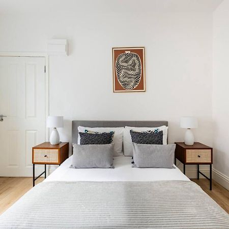 Stylish One Bedroom Apartment In Greater London Exterior photo