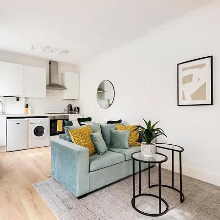 Stylish One Bedroom Apartment In Greater London Exterior photo