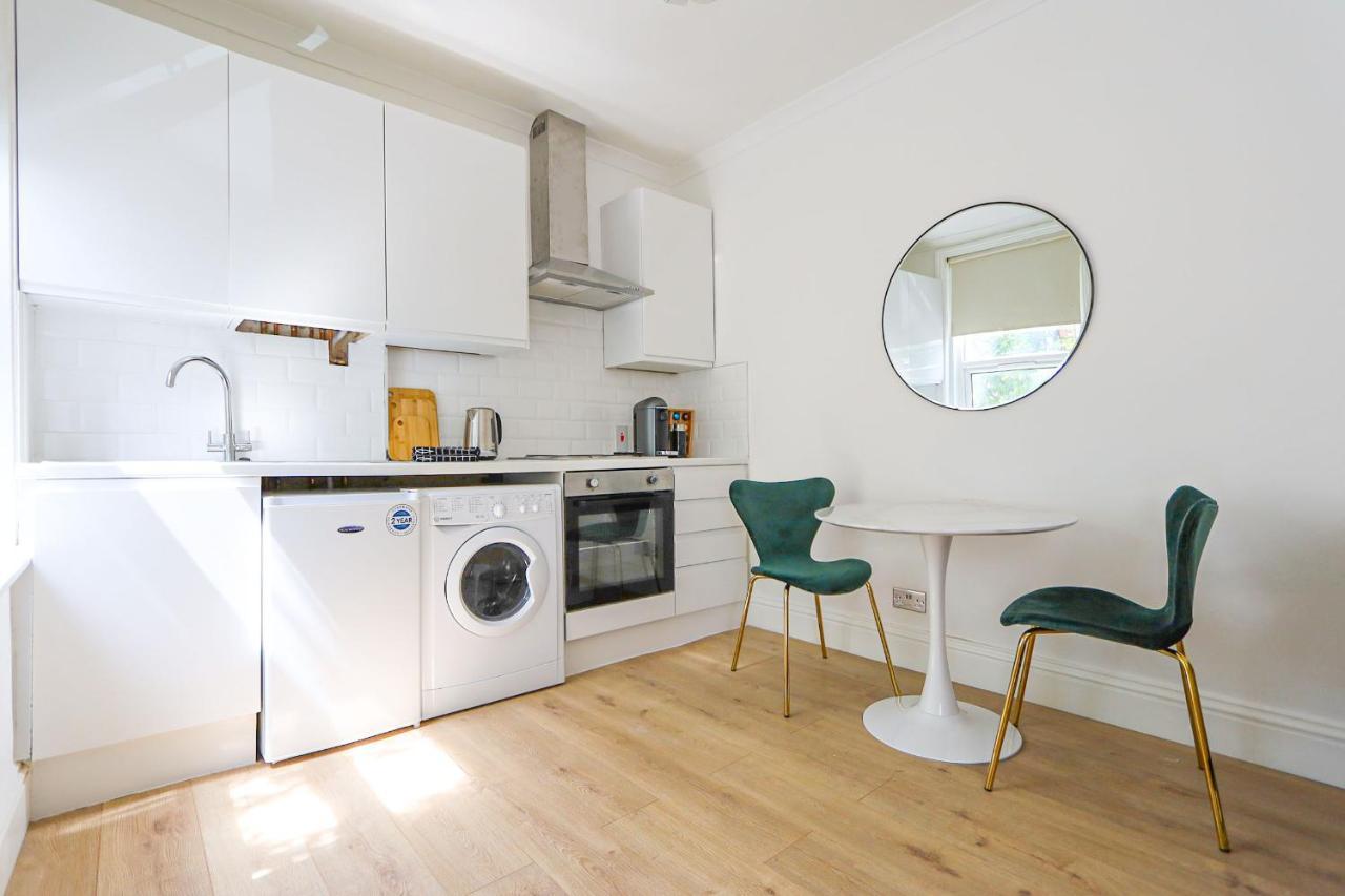 Stylish One Bedroom Apartment In Greater London Exterior photo