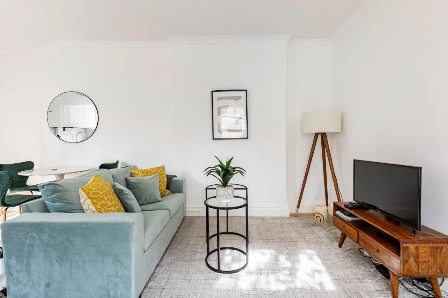 Stylish One Bedroom Apartment In Greater London Exterior photo