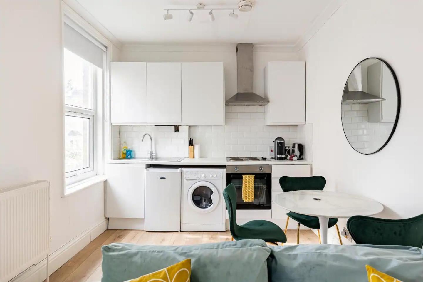 Stylish One Bedroom Apartment In Greater London Exterior photo