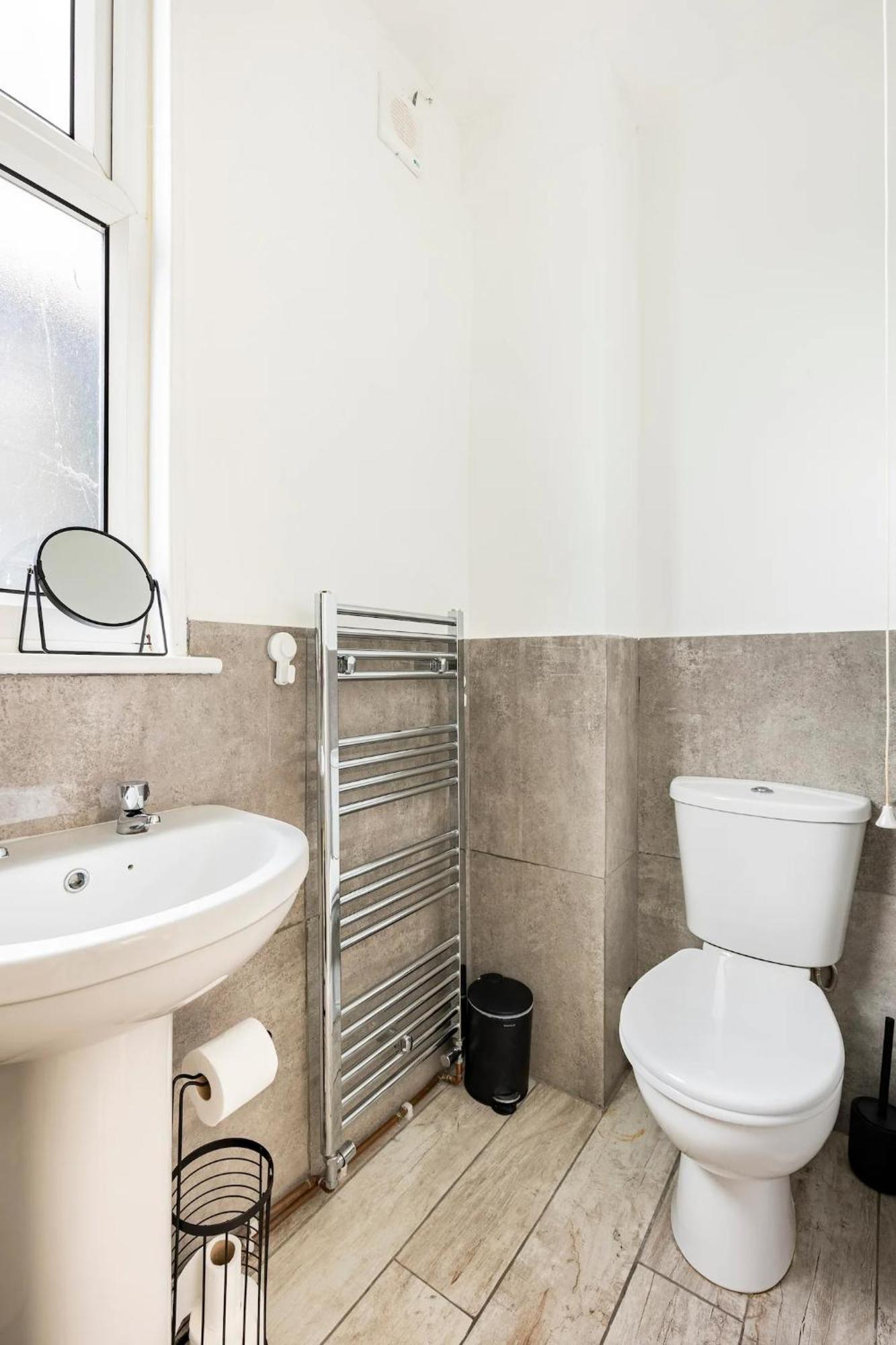 Stylish One Bedroom Apartment In Greater London Exterior photo